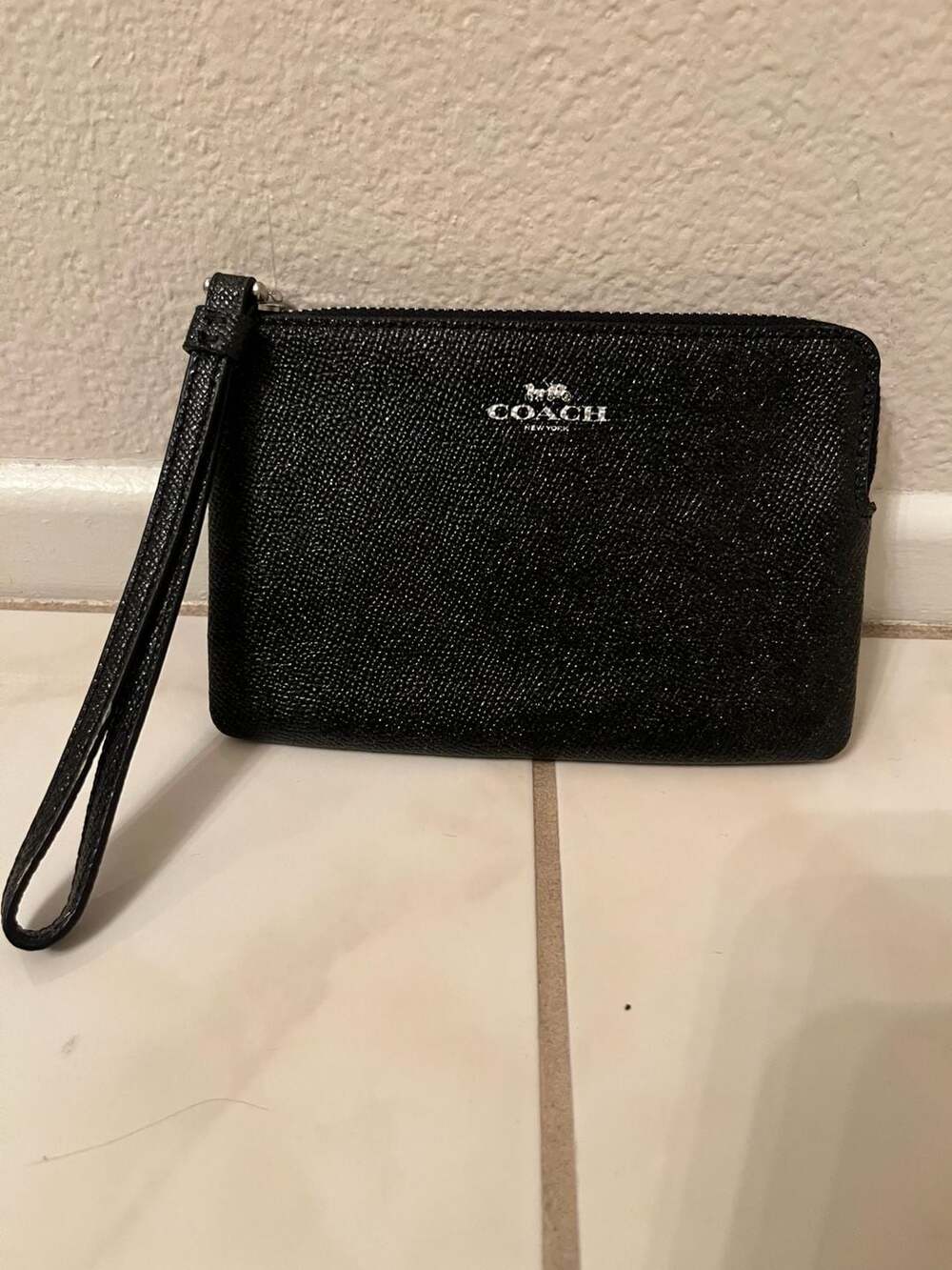 Coach Corner Zip Wristlet in Crossgrain Leather Black